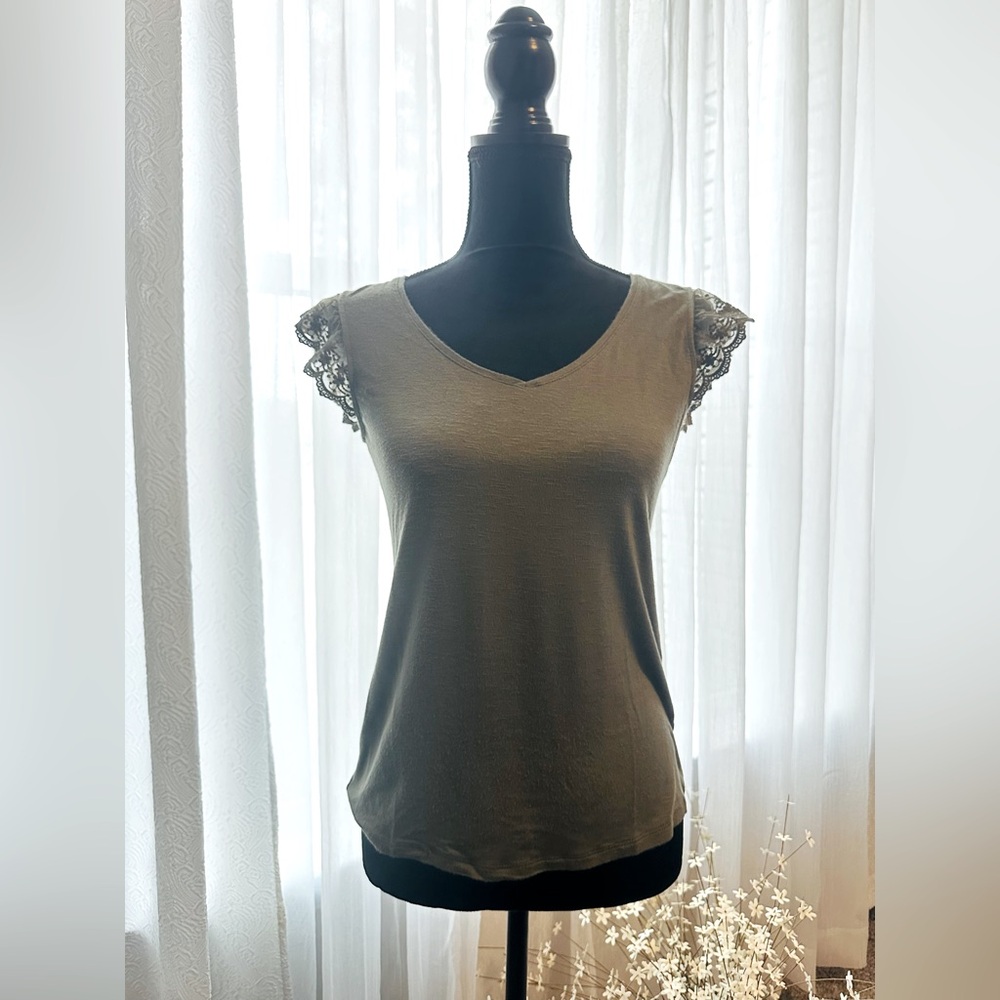 White House Black Market Green Lace Sleeve Tee Shirt